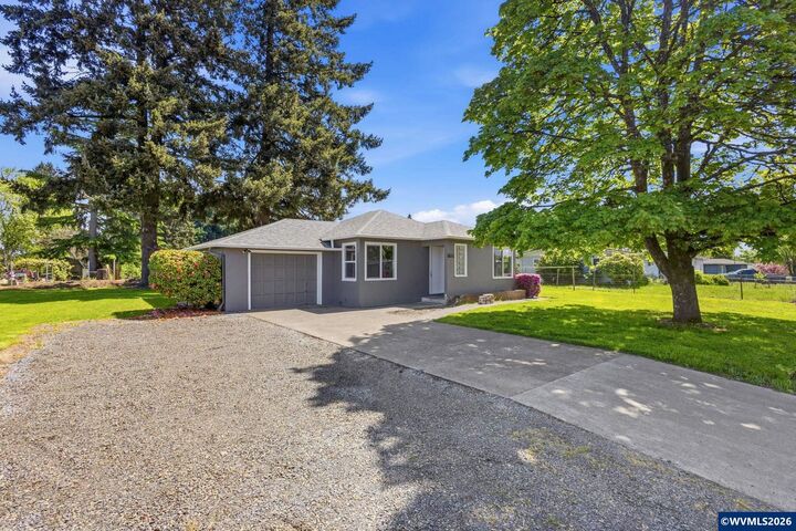 Property Photo:  140 SE Fir Villa Rd  OR 97338 