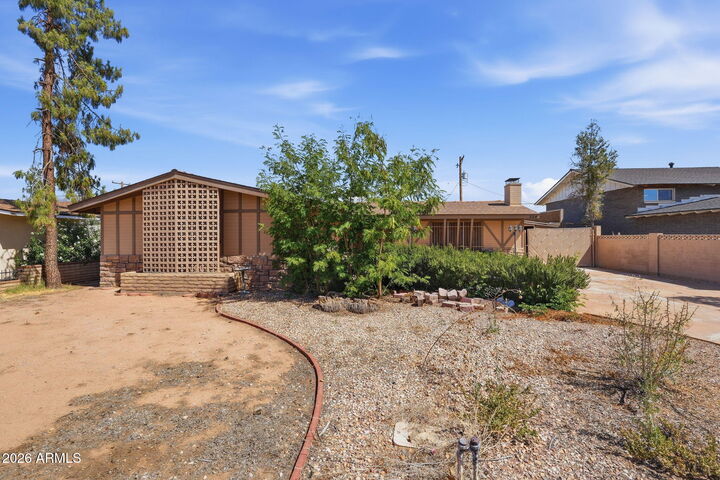 Property Photo: 224 E La Jolla Drive AZ 85282