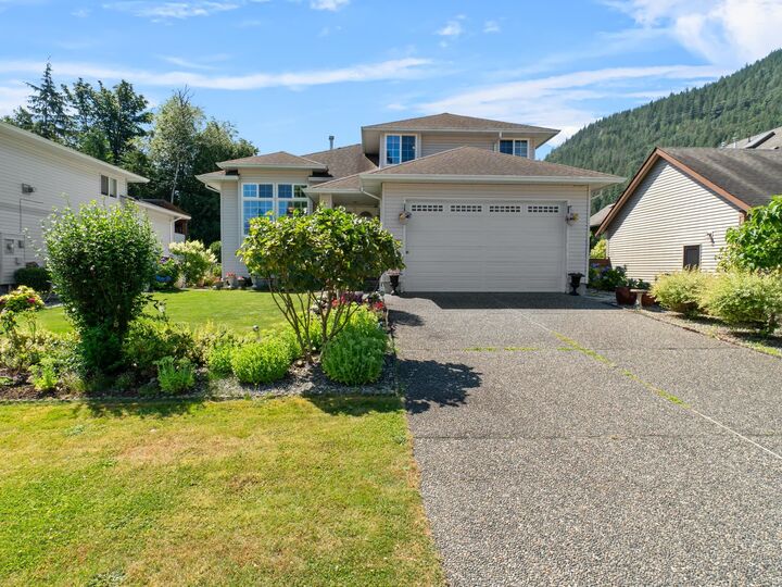 Property Photo: 336 Chestnut Avenue BC V0M 1K0