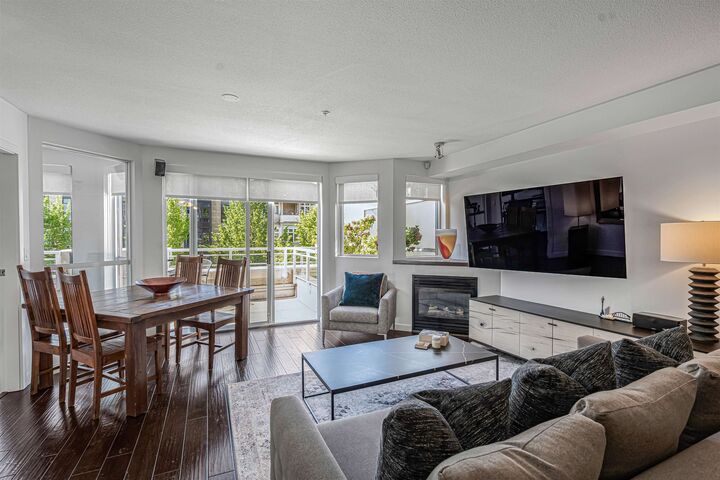 122 E 3rd Street 207 — photo 1