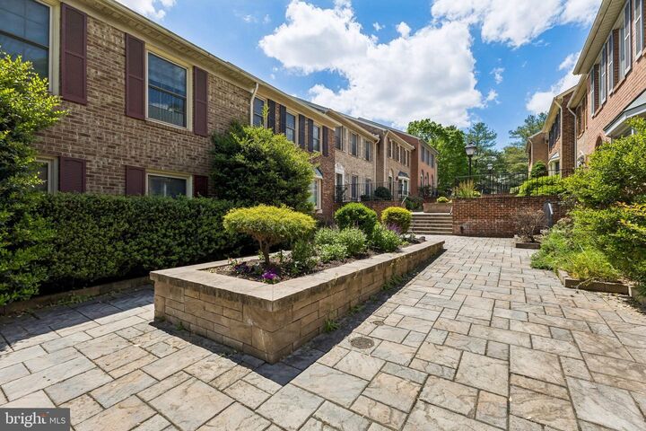 Property Photo:  