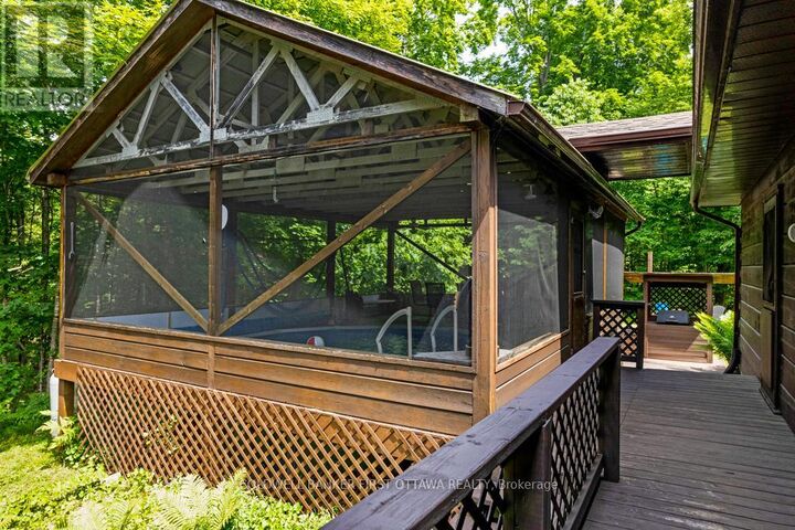 Photo de la propriété:  1102 Ebbs Bay Road  ON K7C 0C5 