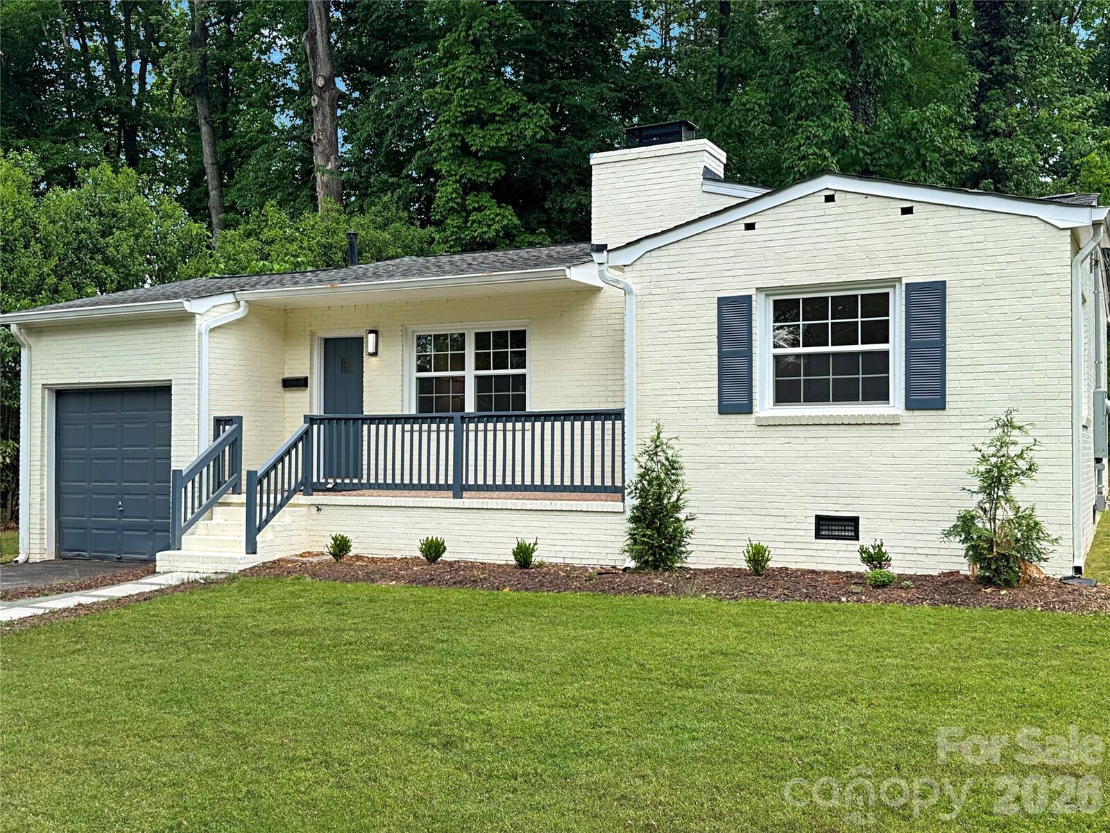 Property Photo:  4065 Hiddenbrook Drive  NC 28205 