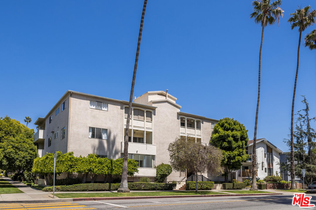 Property Photo:  1101 Lincoln Blvd  CA 90403 