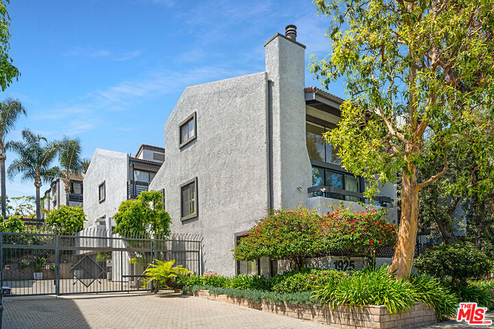 Property Photo:  1925 S Beverly Glen Blvd  CA 90025 