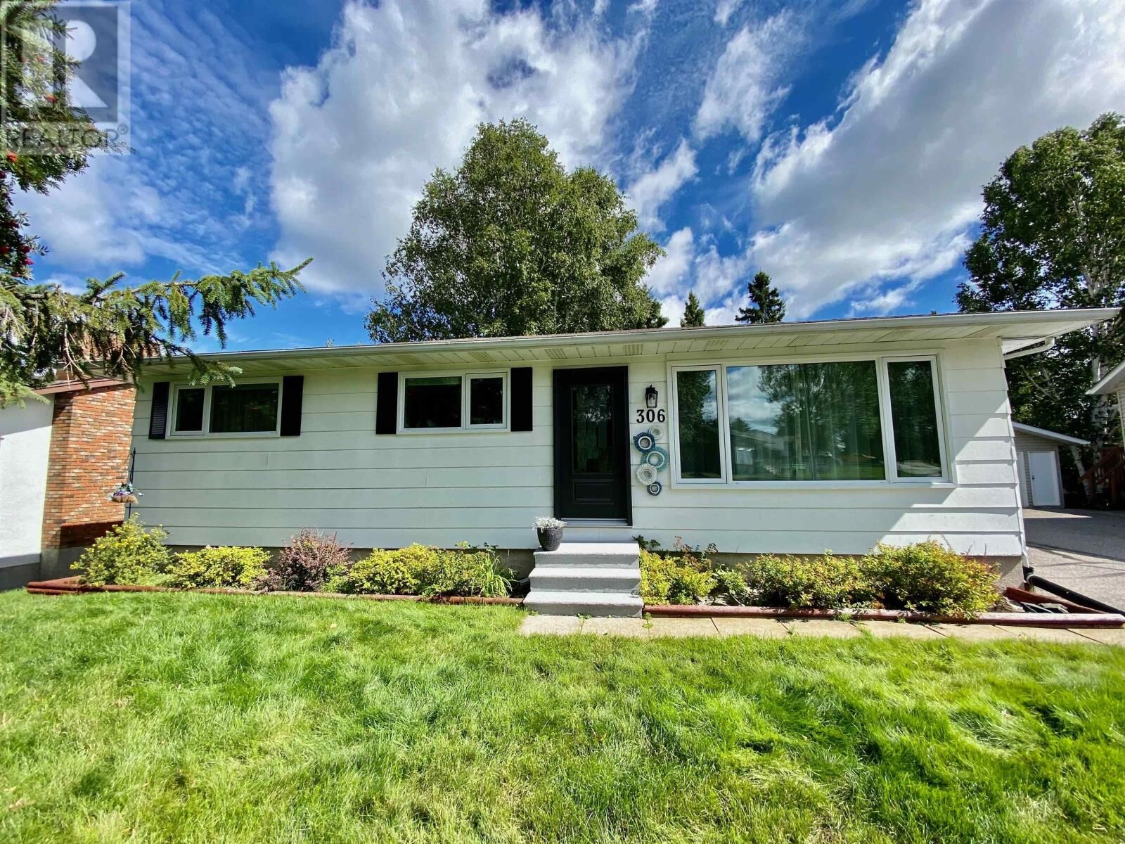 Property Photo:  306 Wilde St  ON P8N 3A9 