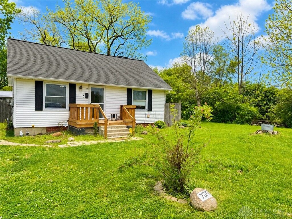 Property Photo:  729 Forest Street  OH 43160 
