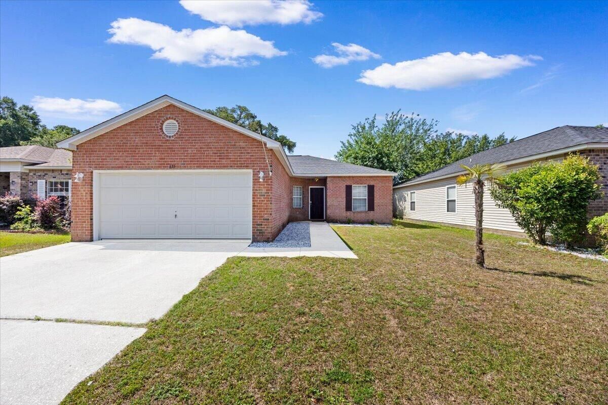 Property Photo:  635 Saleta Street  FL 32534 