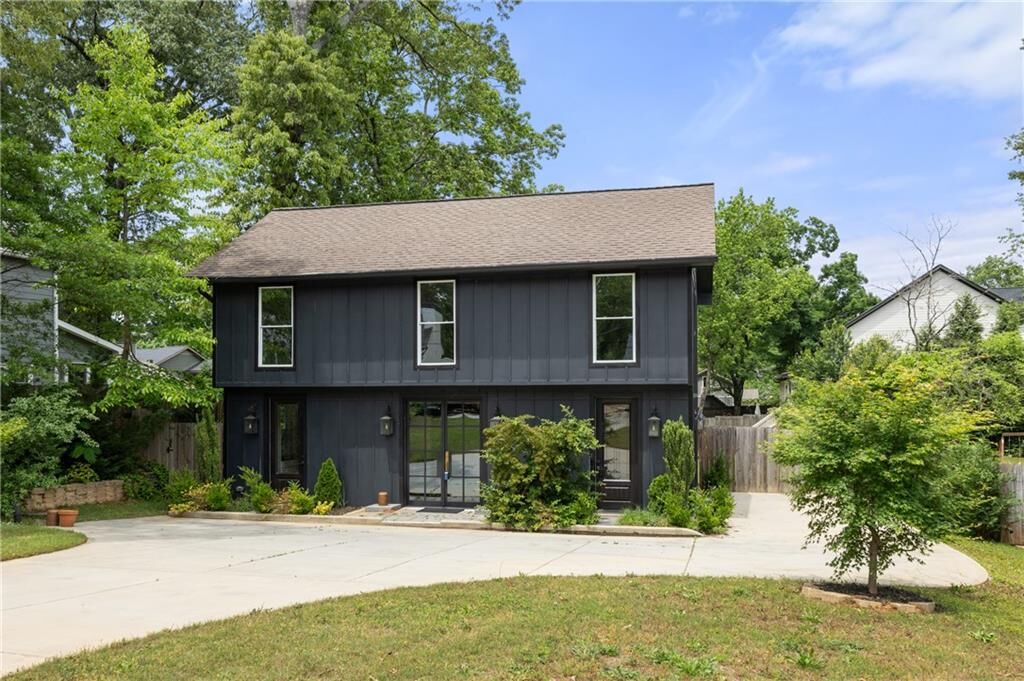 Property Photo:  2824 Tupelo Street SE  GA 30317 