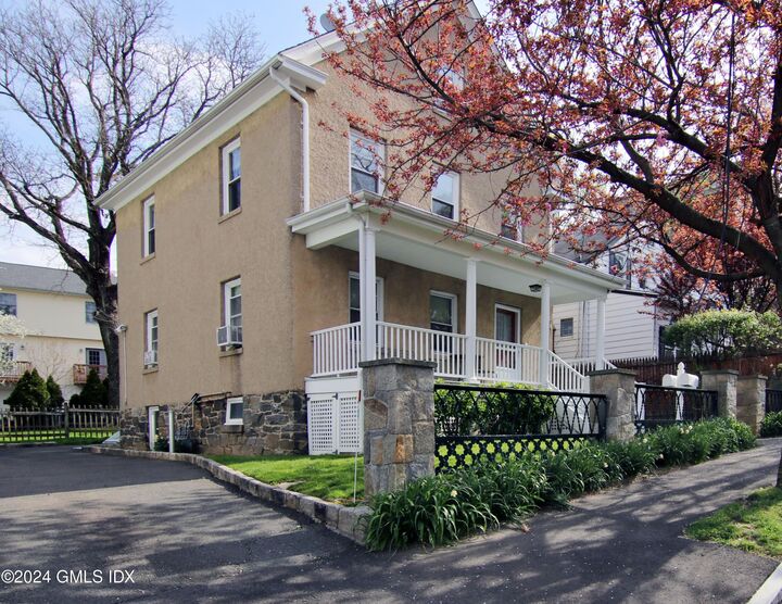 Property Photo:  25 Division Street West 2  CT 06830 