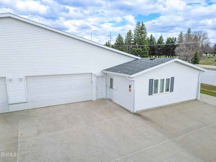 Property Photo:  3015 Colorado Drive B  ND 58503 