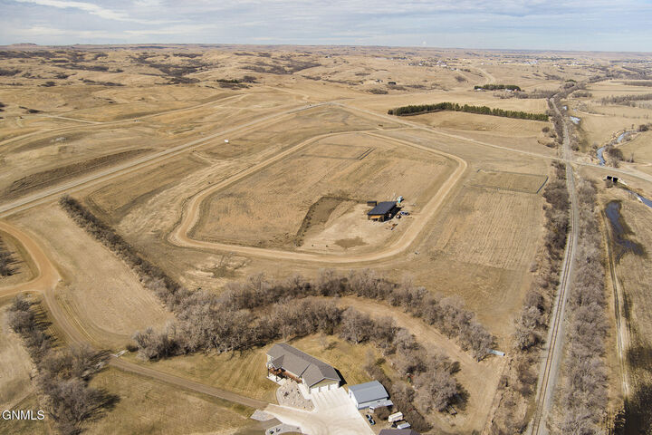 Property Photo:  3522 Honey Lane  ND 58554 