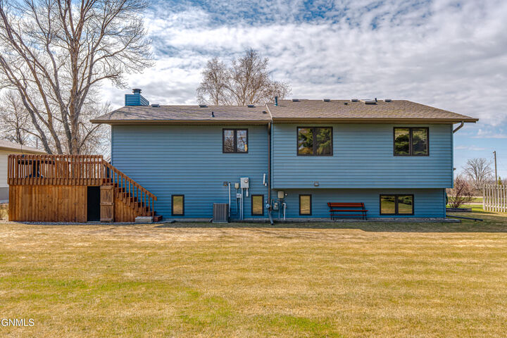 Property Photo:  410 3rd Street  ND 58565 