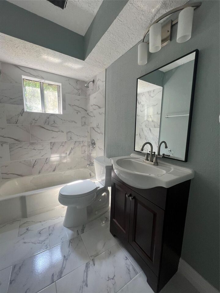Property Photo:  5911 Grace Lane 3  TX 77021 