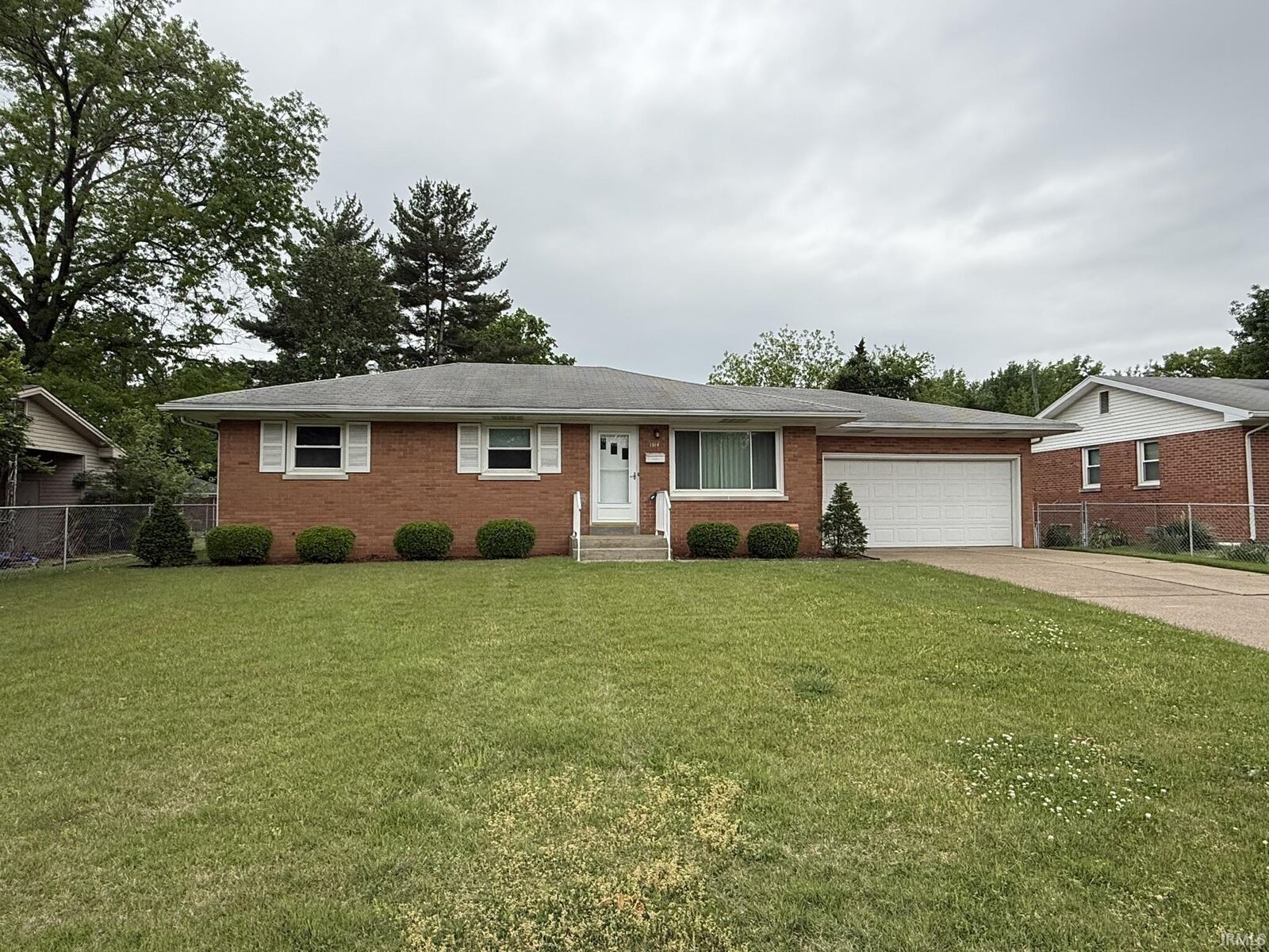 Property Photo:  1914 N Thomas Avenue  IN 47711-4468 