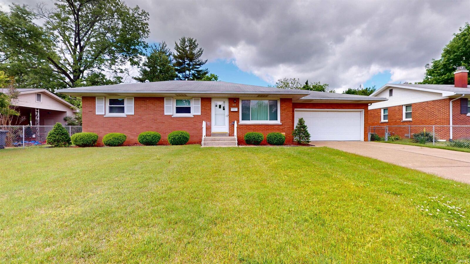 Property Photo:  1914 N Thomas Avenue  IN 47711-4468 