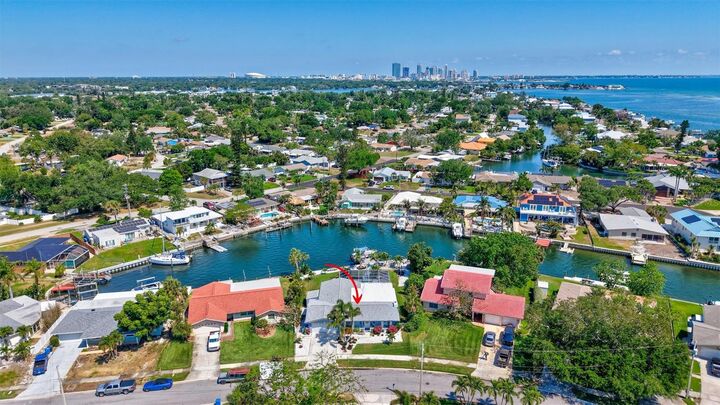 Property Photo:  563 Lewis Boulevard SE  FL 33705 