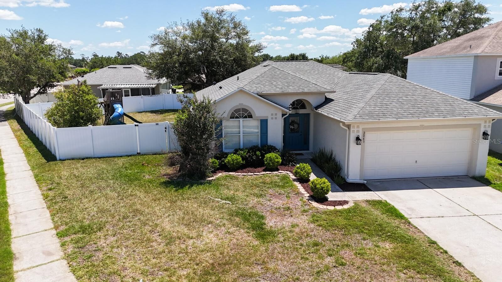 Property Photo:  2043 Corner Tree Court  FL 32820 