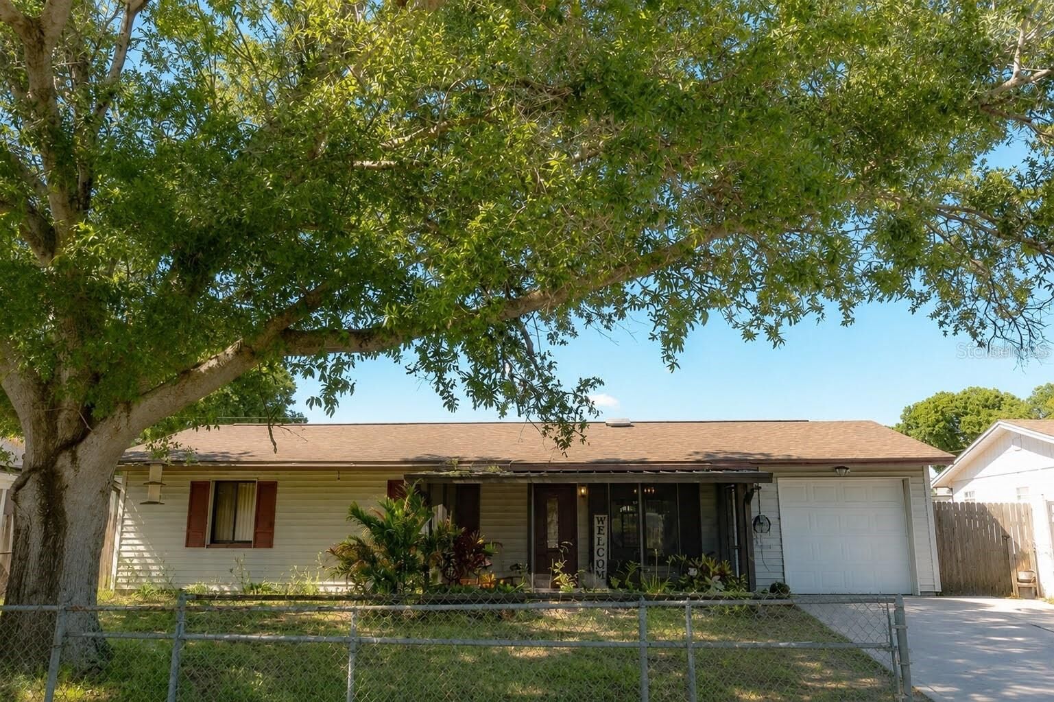 Property Photo: 8204 Trammell Trail FL 33619