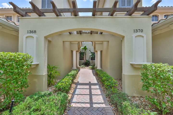 Property Photo:  1368 Emerald Dunes Drive  FL 33573 