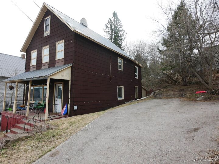 Property Photo:  807 E Montezuma Avenue  MI 49931 