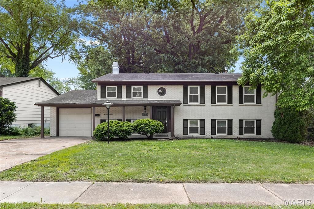 Property Photo:  2010 E Humes Lane  MO 63033 