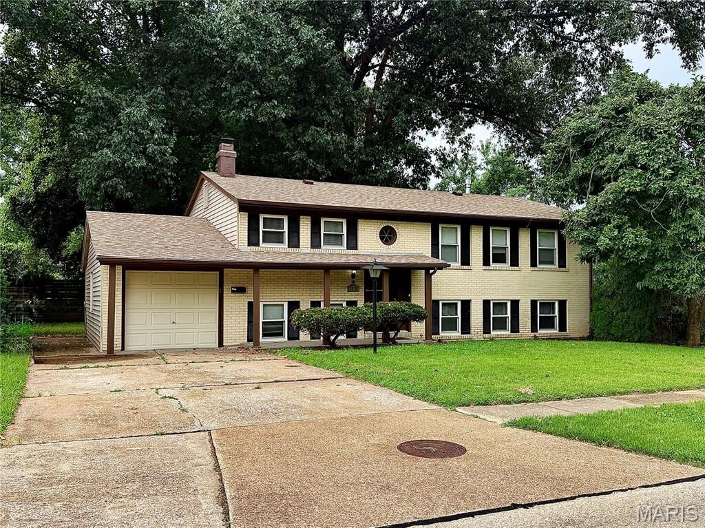 Property Photo: 2010 E Humes Lane MO 63033