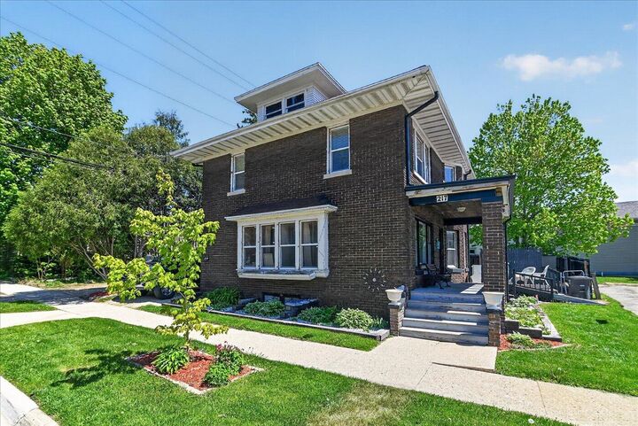 Property Photo:  217 S Fourth St  WI 53589 