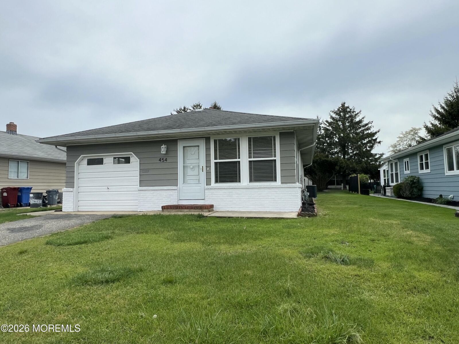 Property Photo:  