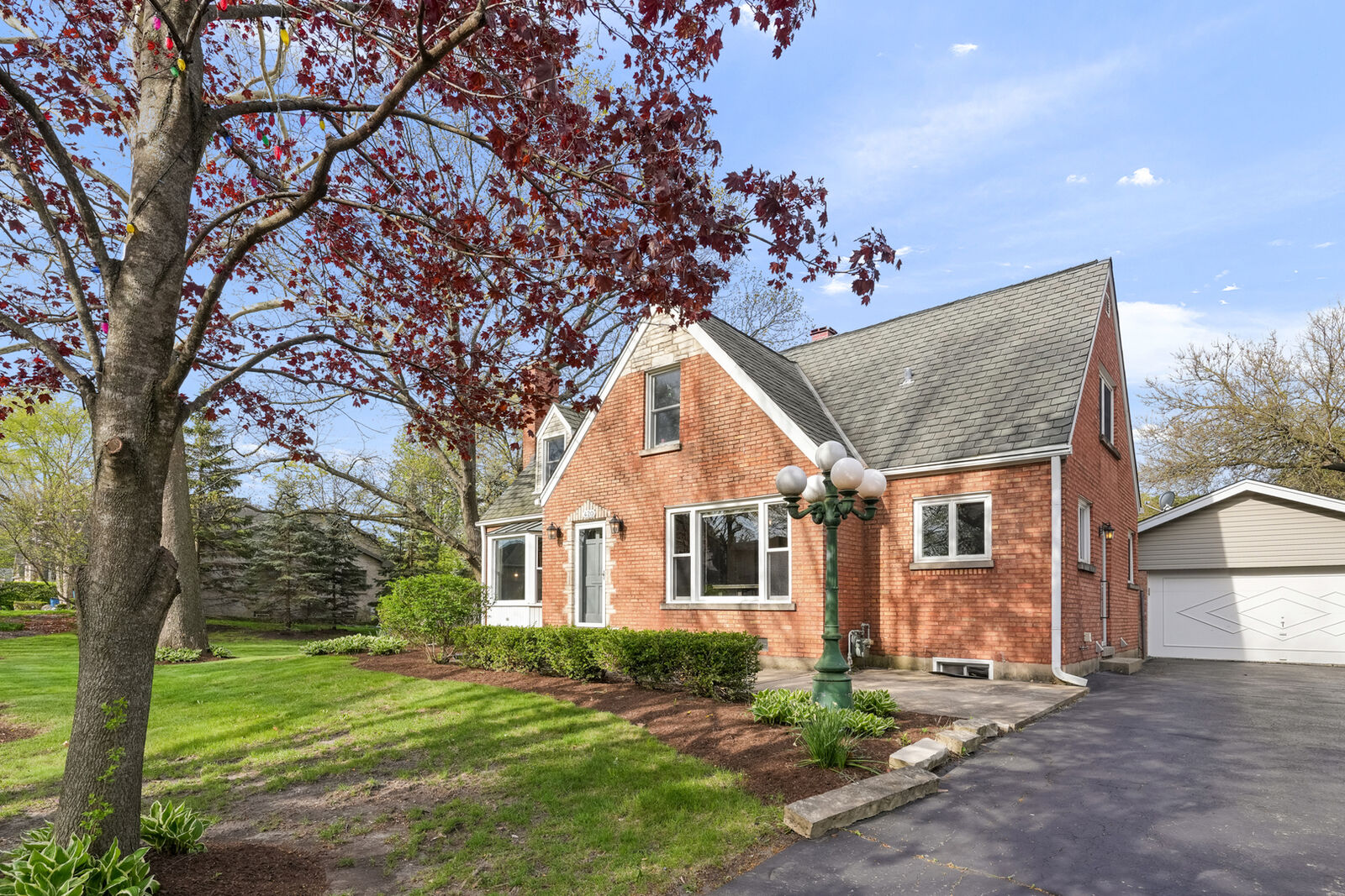 Property Photo:  420 S Oak Street  IL 60143 