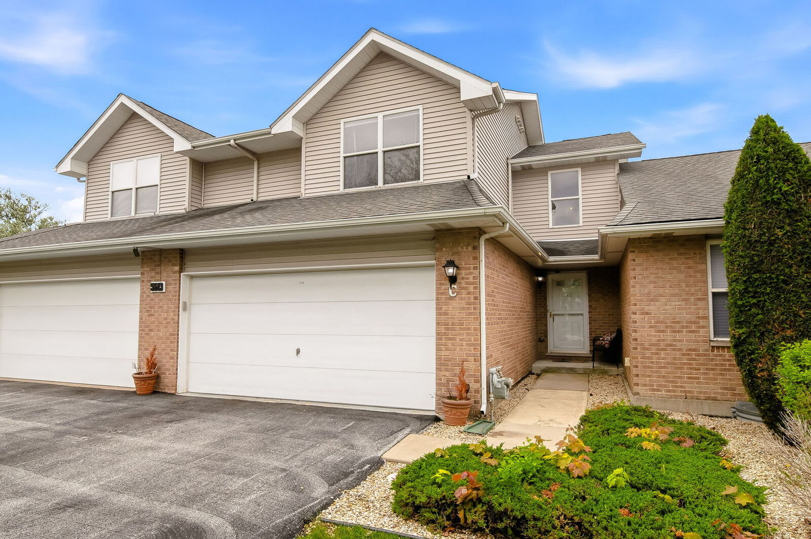 Property Photo:  5613 W Von Avenue C  IL 60449 