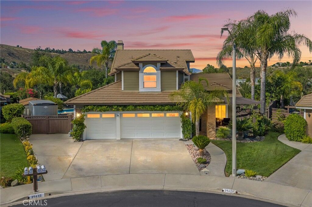 Property Photo:  39428 Corte Garboso  CA 92563 