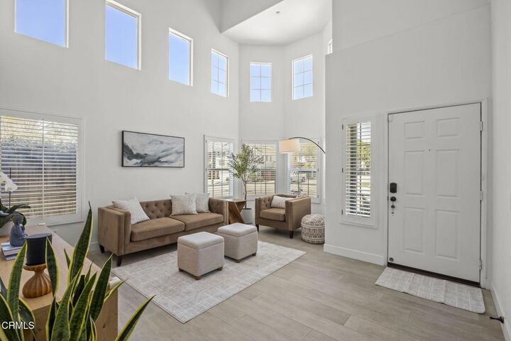 Property Photo:  4712 Templeton Street  CA 93003 