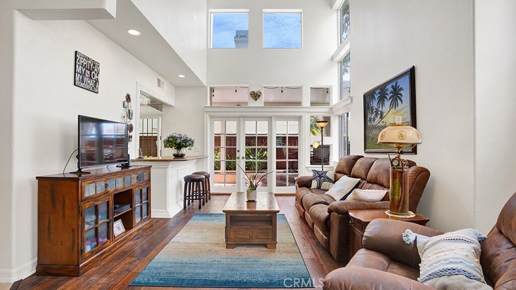 Property Photo:  213 Via Presa  CA 92672 
