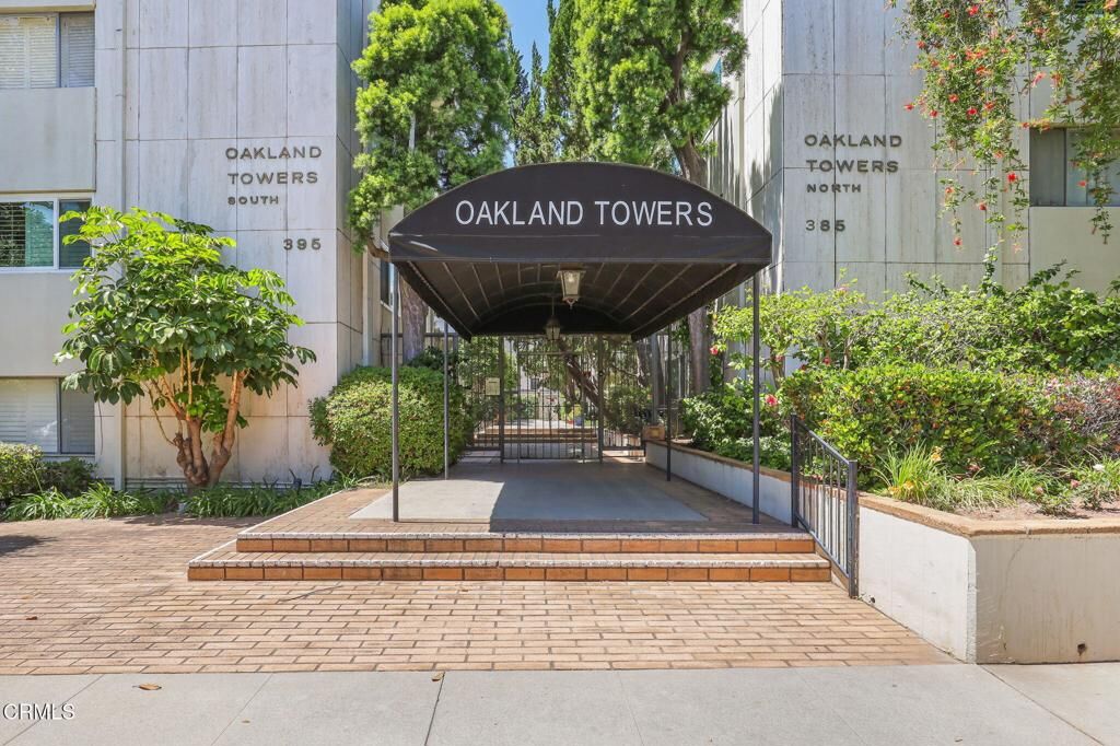 Property Photo:  395 S Oakland Avenue 104  CA 91101 