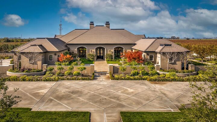 Property Photo: 22215 N Devries Road CA 95242