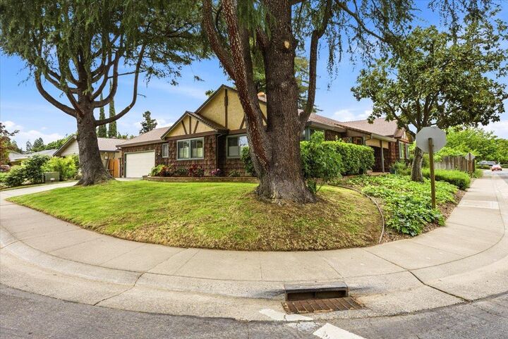 Property Photo:  2747 Bradshaw  CA 95827 