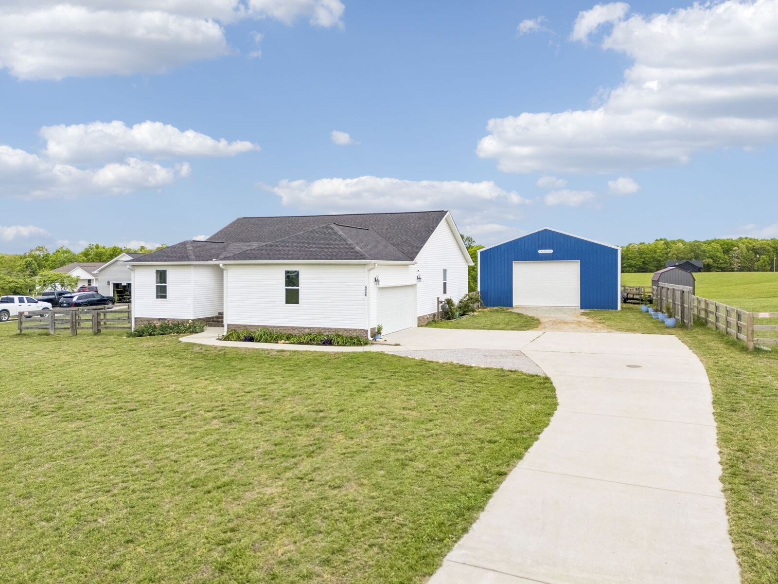 Property Photo:  506 N Point Dr  TN 38483 