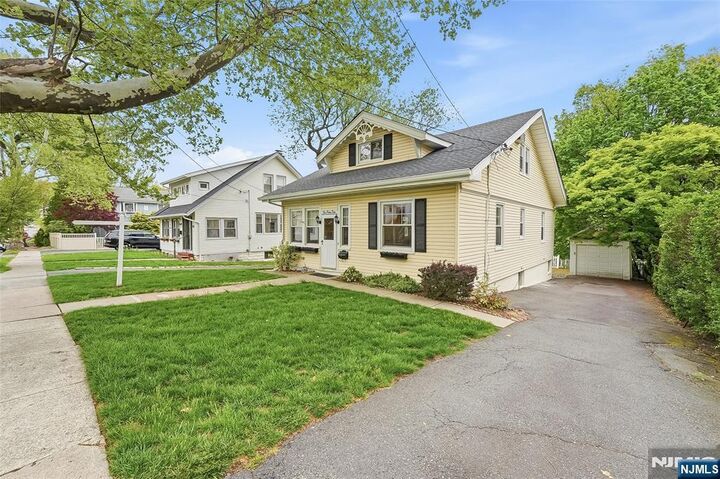 Property Photo:  144 Crestwood Avenue  NJ 07110 