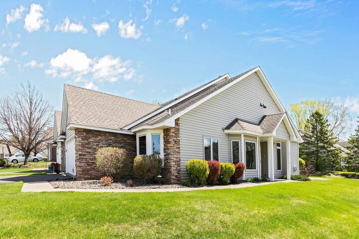 Property Photo:  1039 Westcliff Curve  MN 55126 