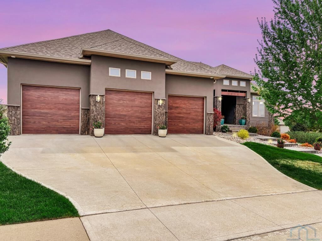 Property Photo:  6570 Palm Valley Rd  IA 51106 