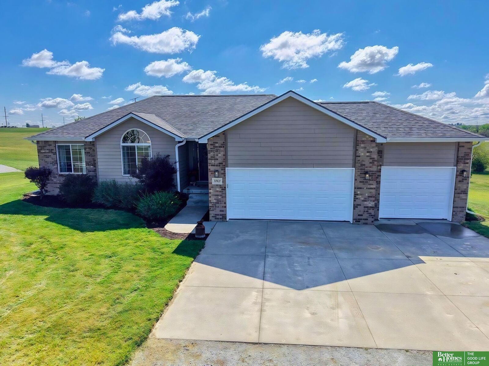 Property Photo:  20500 SW Hollow Court  NE 68404 