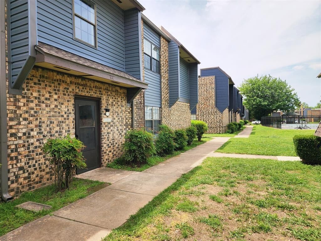 Property Photo:  401 SE 12th Avenue 232  OK 73071 