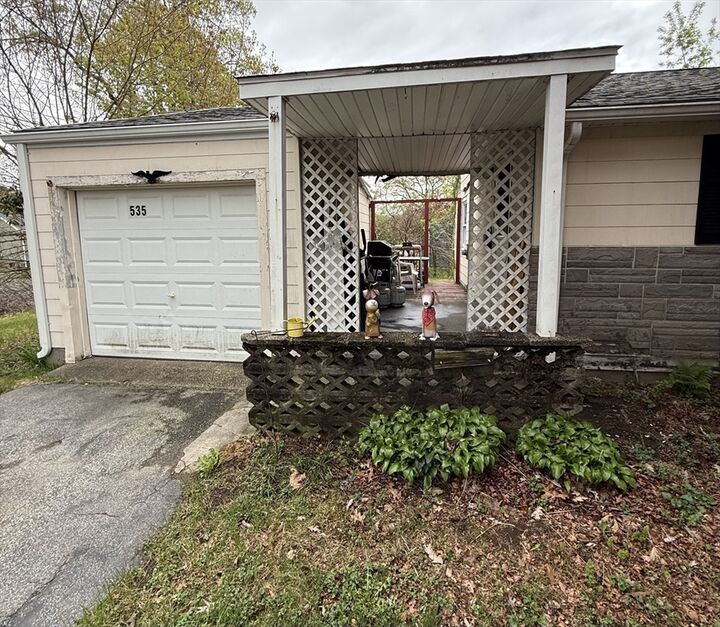 Property Photo:  535 Prospect St  MA 01020 