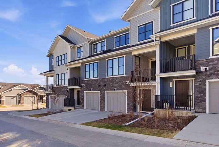 Property Photo: 307 Crestridge Common SW AB T3B 6J5