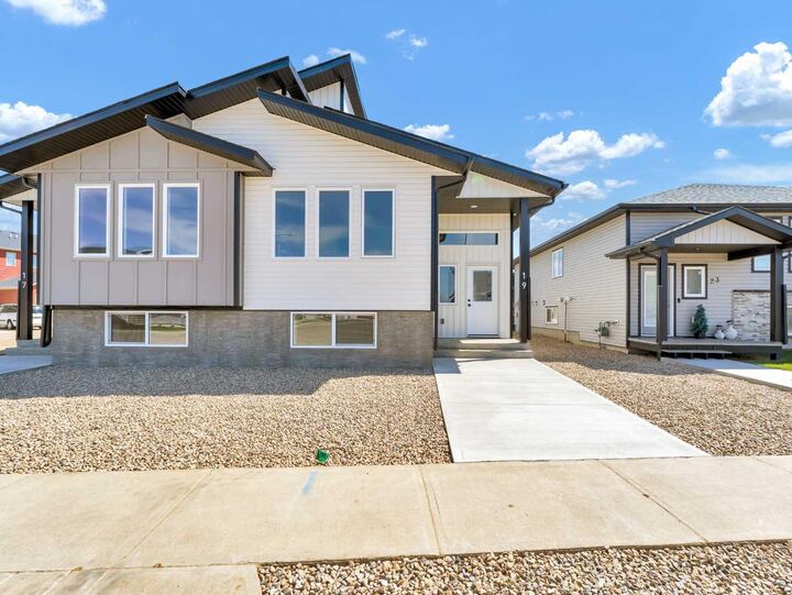 Property Photo: 19 Somerside Gate SE AB T1B 0M1
