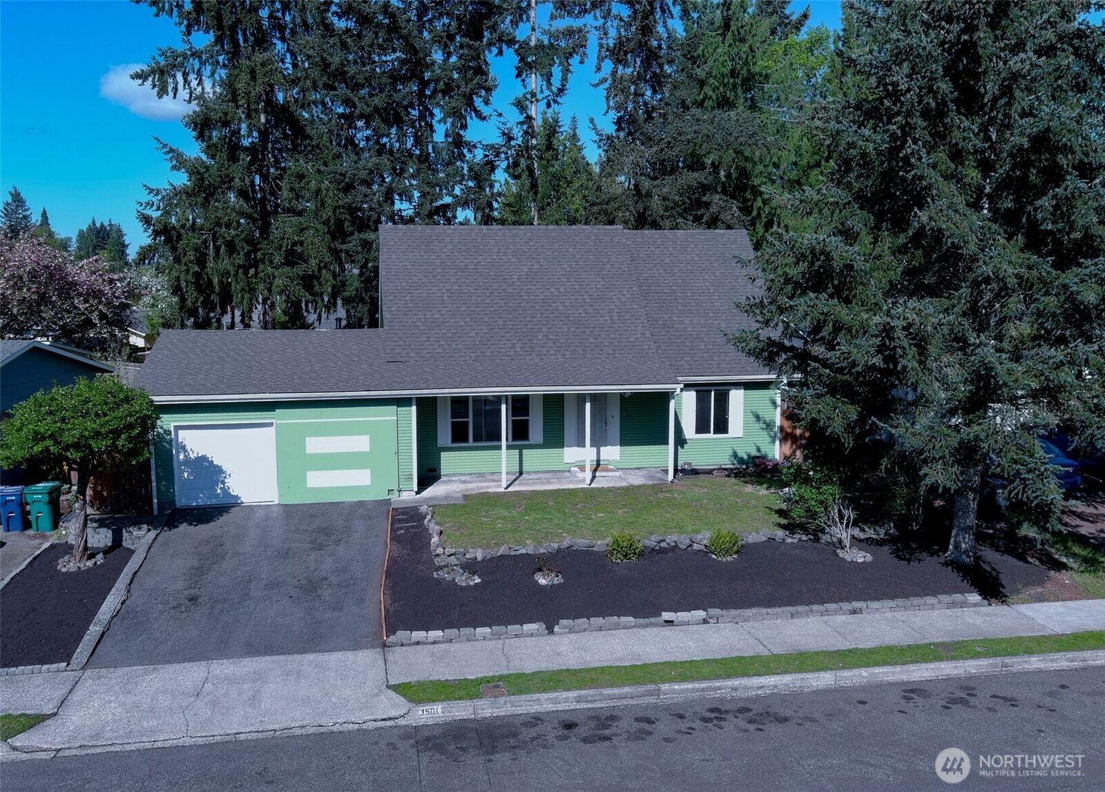 Property Photo:  3501  V Street SE  WA 98002 