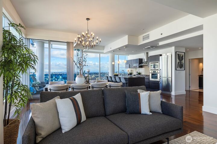 Property Photo:  737  Olive Way 3702  WA 98101 