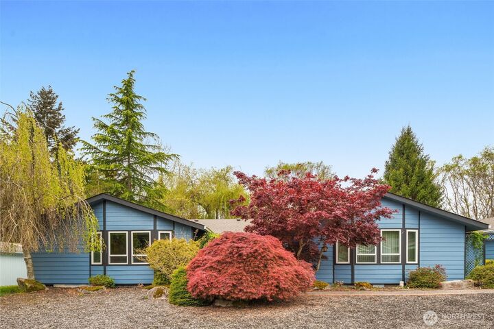 Property Photo:  921  241st Place SW  WA 98021 