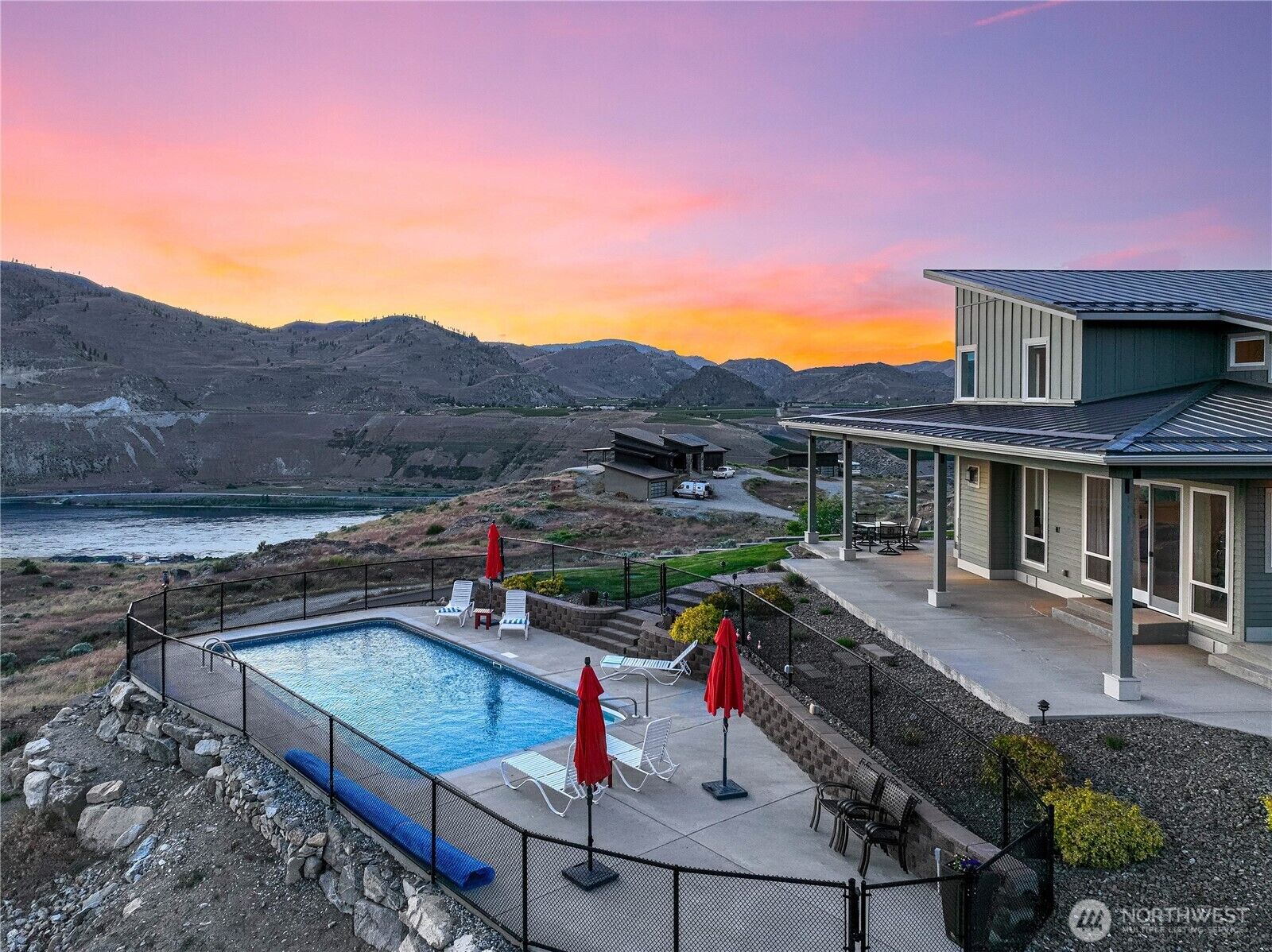 Property Photo:  200  Ridge Road  WA 98843 